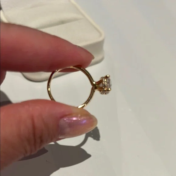 Elegant lab grown 2 carats 18k Gold Diamond Ring oval brilliant vvs clarity - Picture 9 of 13